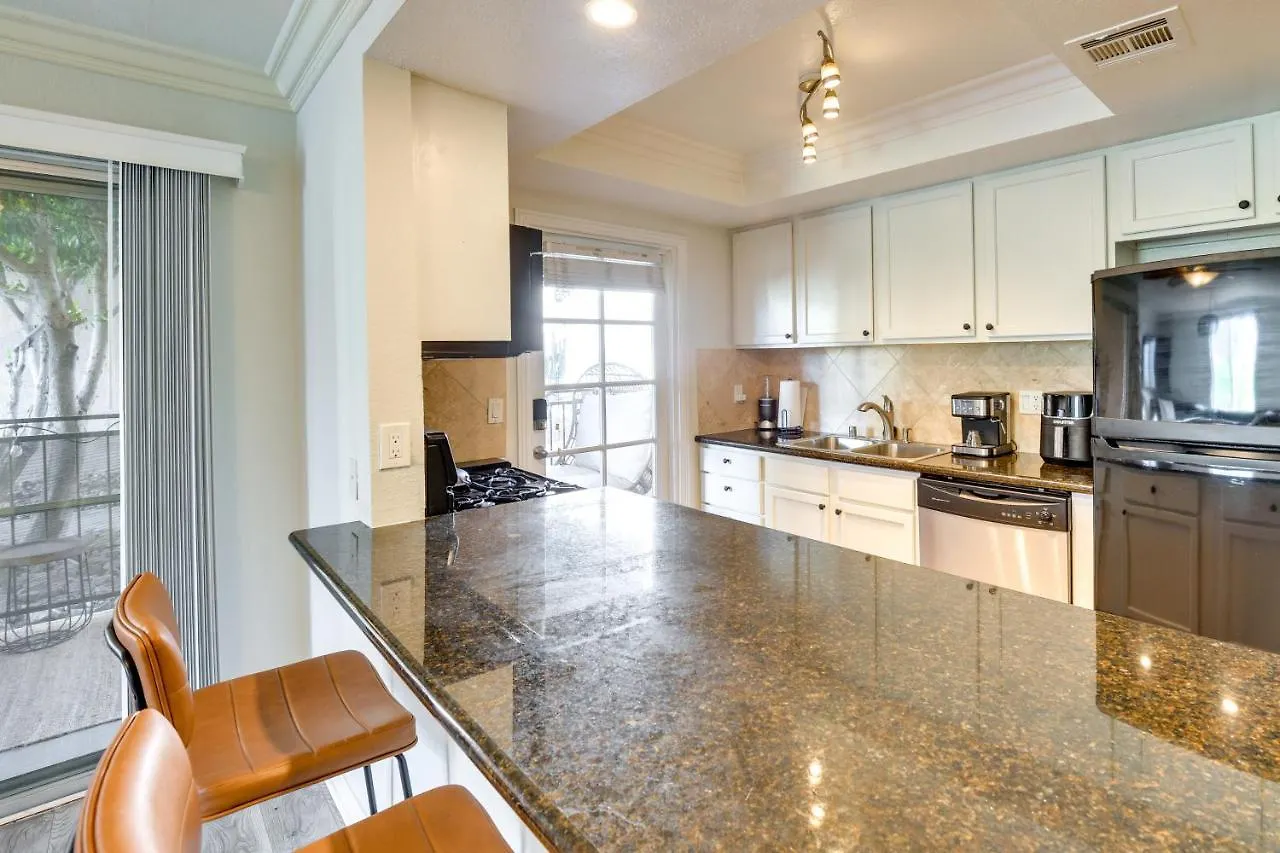 Palm Springs Condo Rental With Pool And Hot Tub Access 0*, Palm Springs